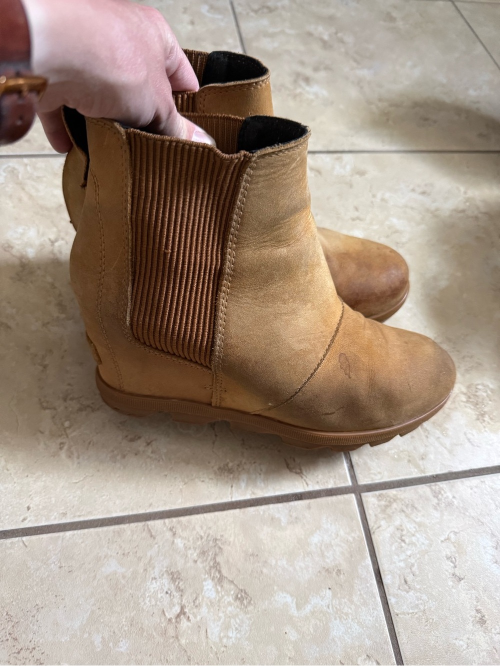 Sorel Size 7 Tan Suede Chelsea Ankle Boots